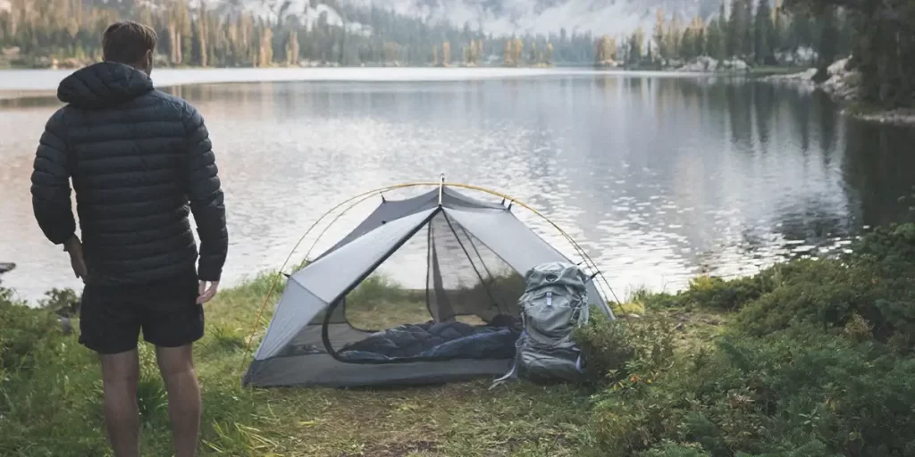 How to set up a tent in the rain: Even in rainy conditions, a camper can effortlessly set up a tent with exterior poles