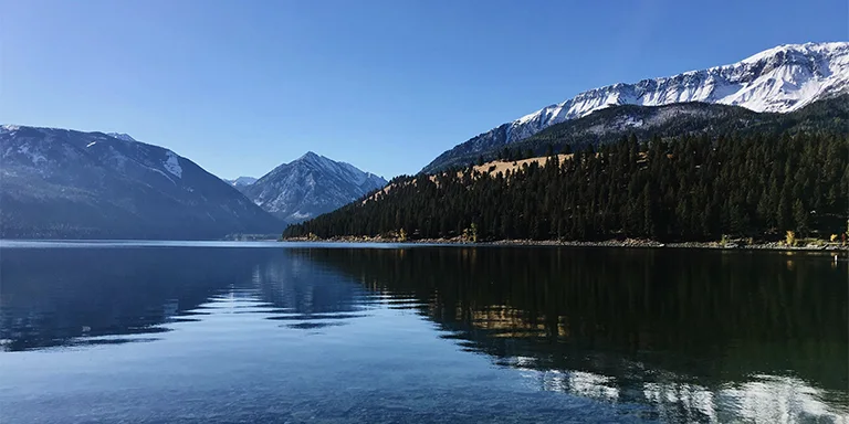 A beautiful alpine lake in Oregon 
